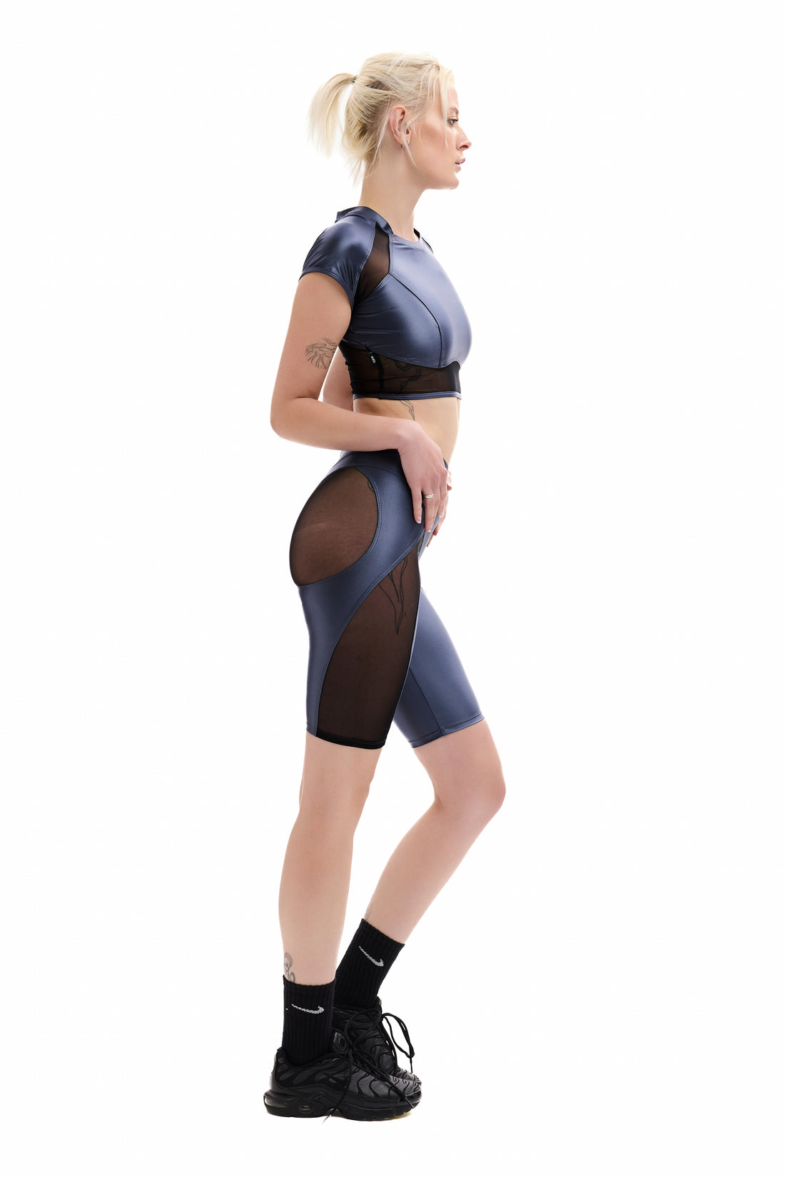 TOP LÆKKER 1.0 // titanium + black