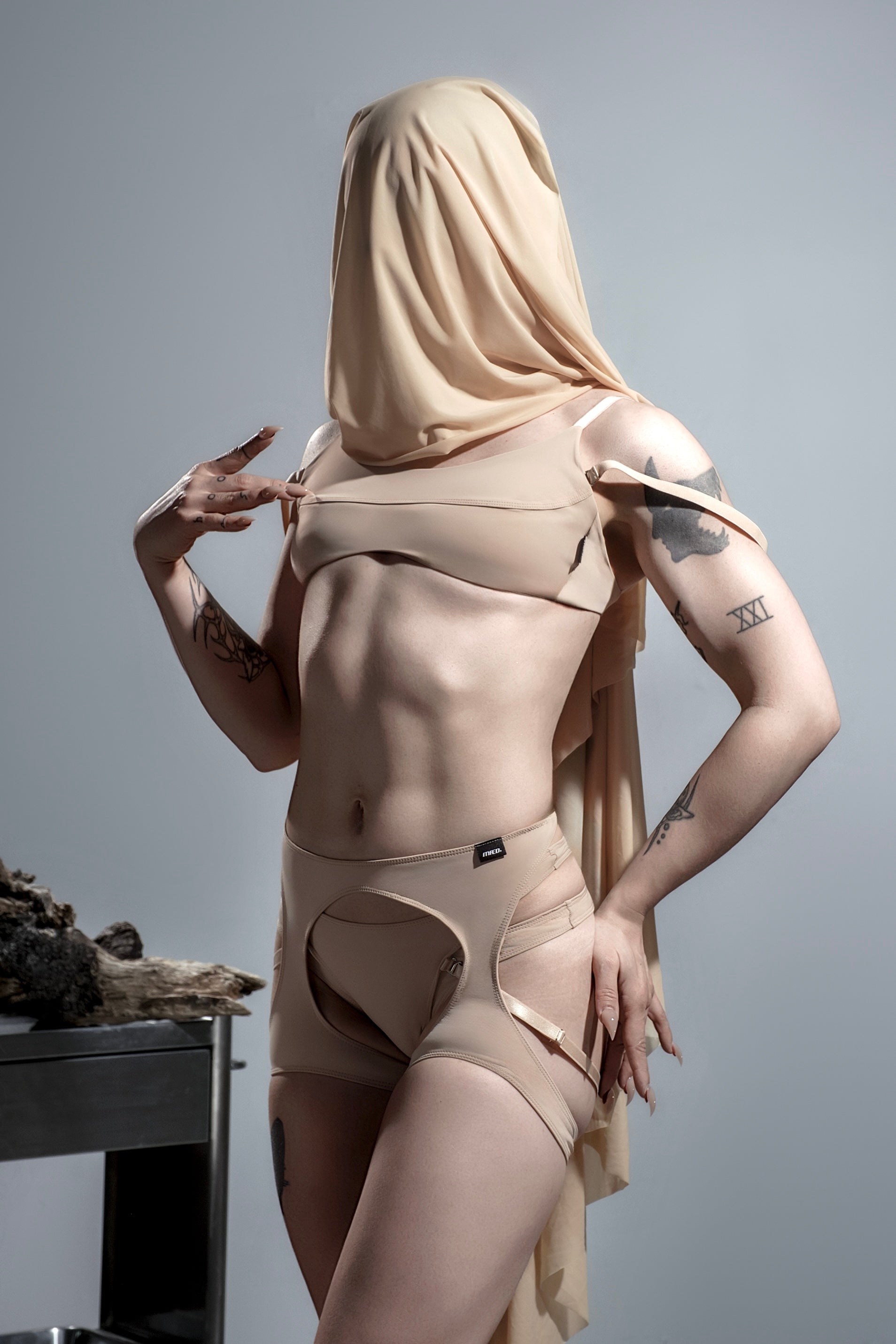 DÉRIVE GARTER { NUDE }