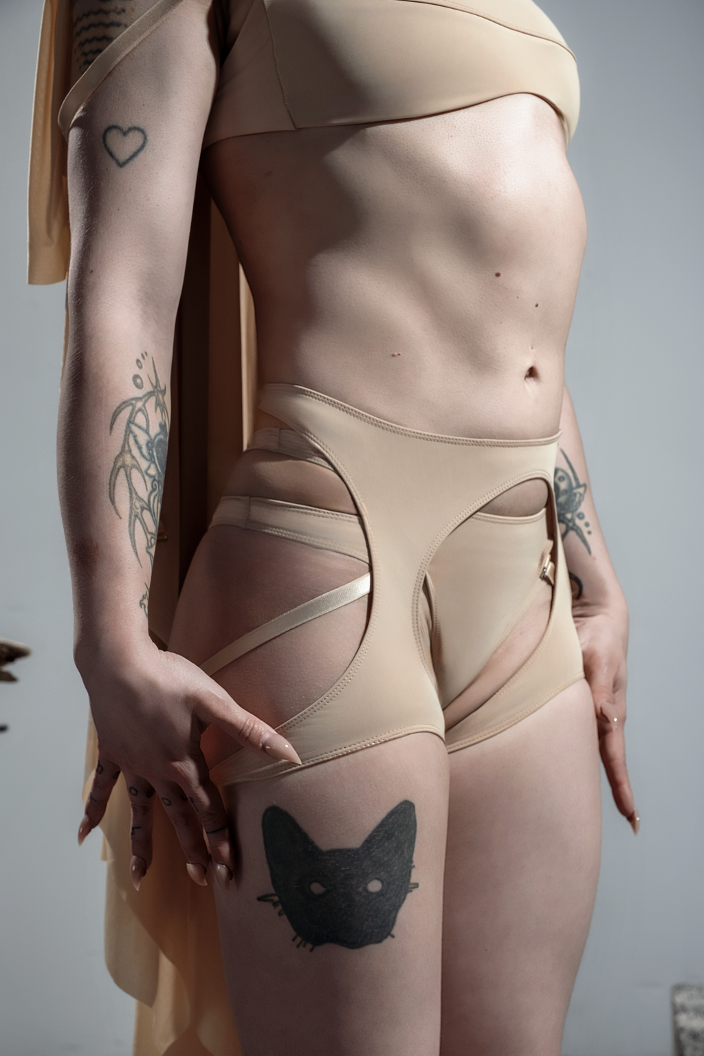 DÉRIVE GARTER { NUDE }