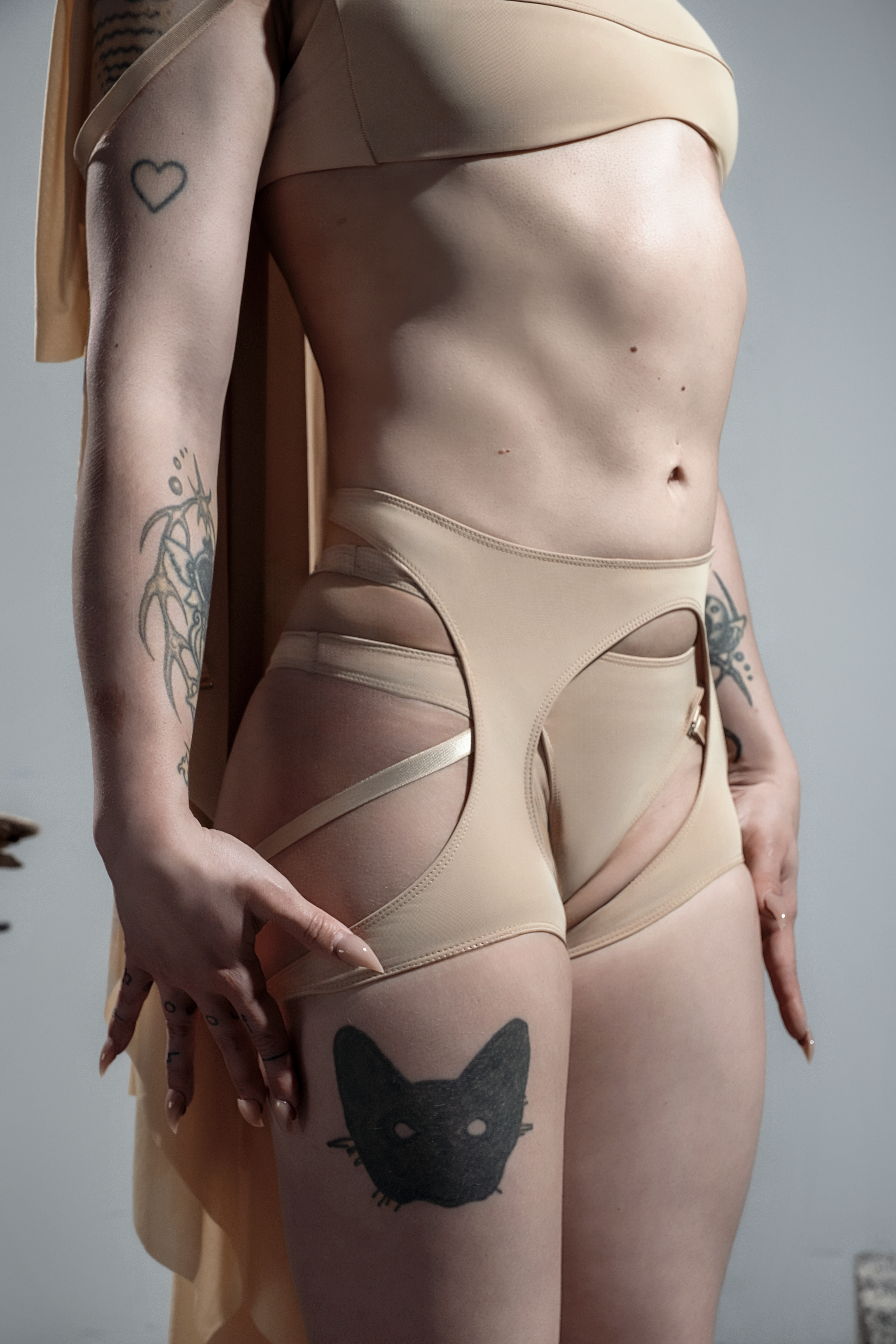 DÉRIVE GARTER { NUDE }