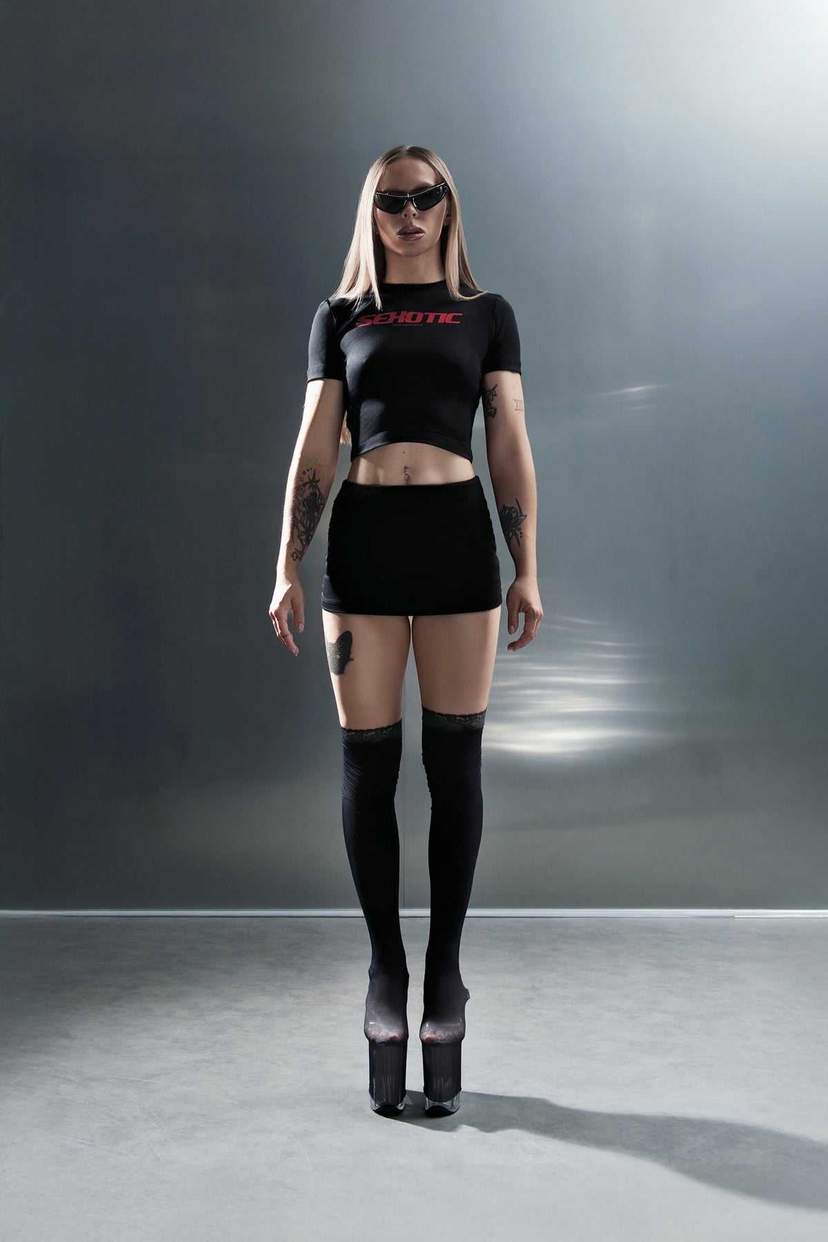 SEXOTIC crop-tee | black