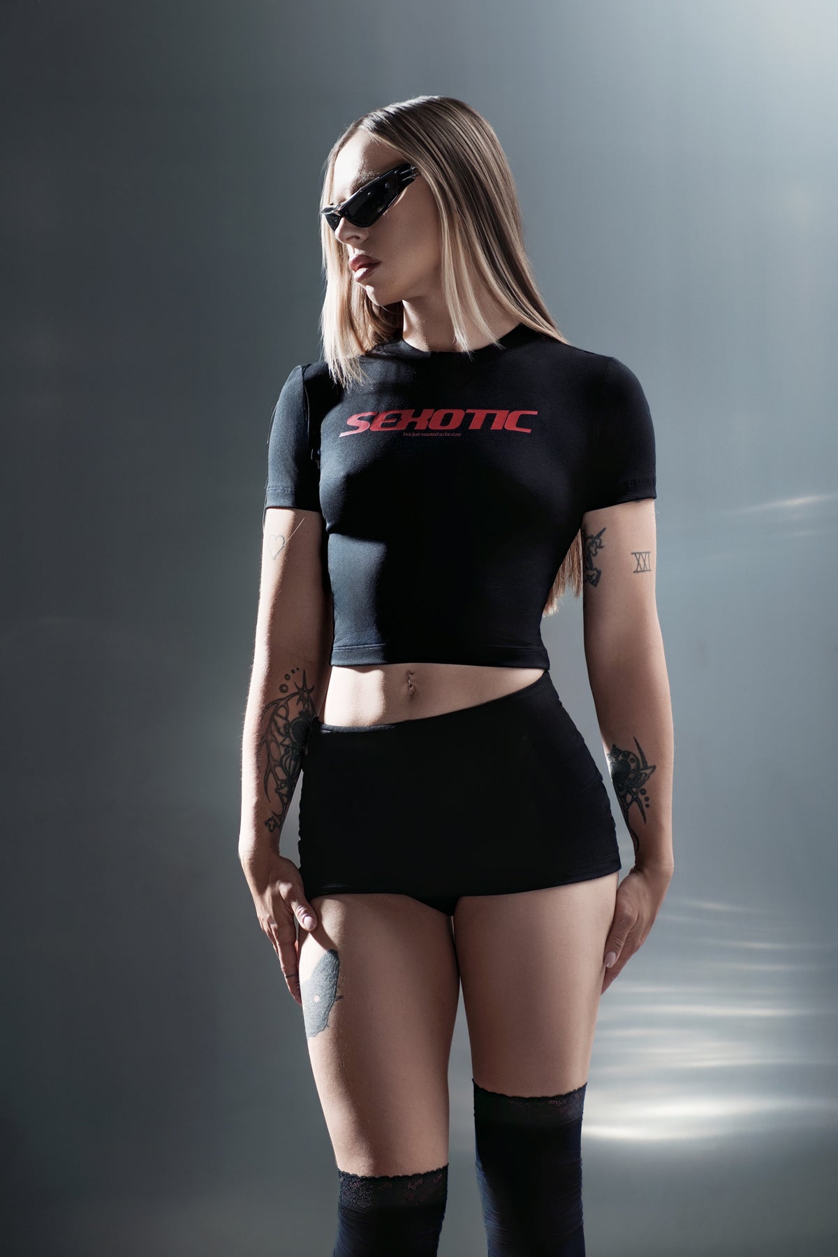 SEXOTIC crop-tee | black