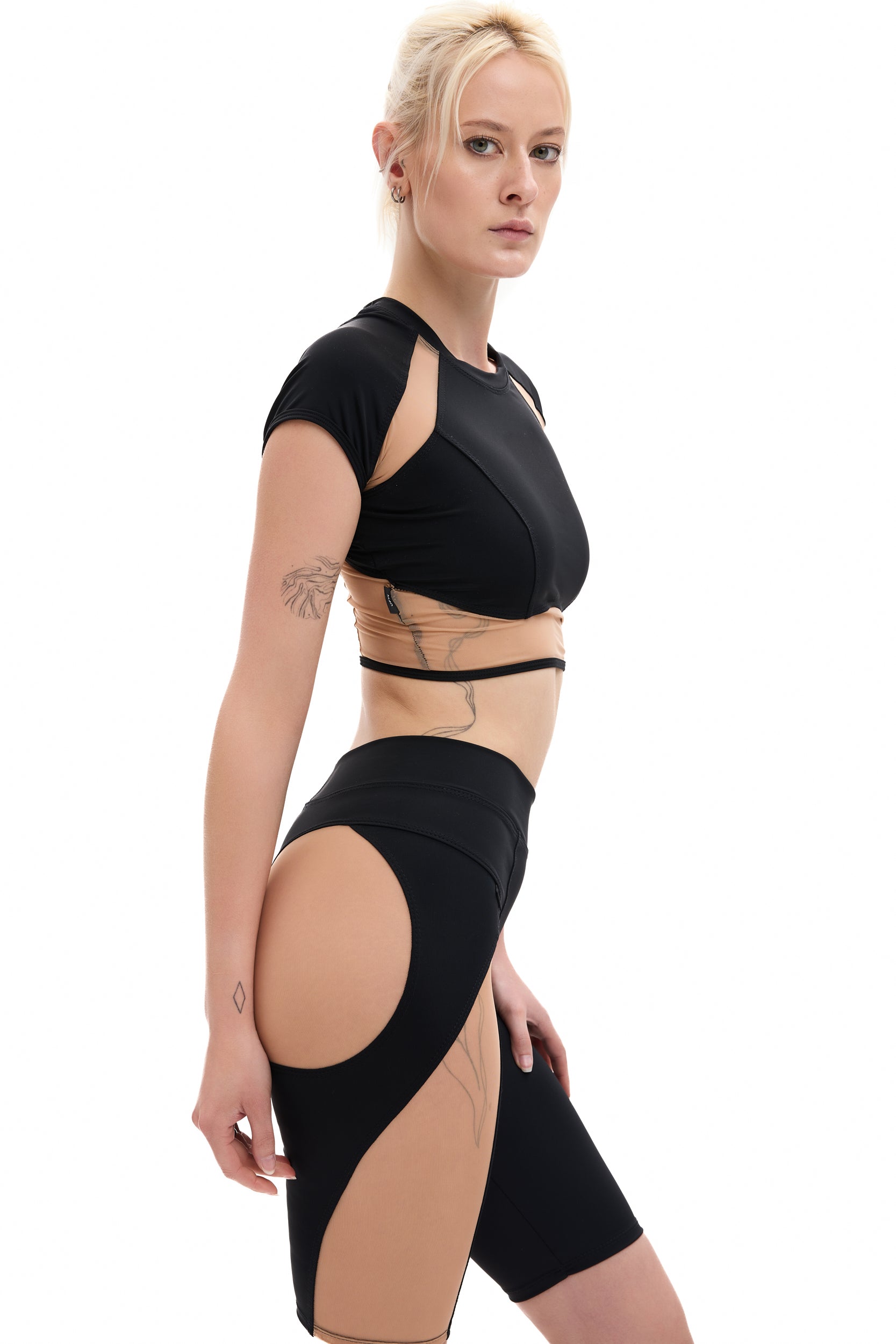 TOP LÆKKER 1.0 // black + nude