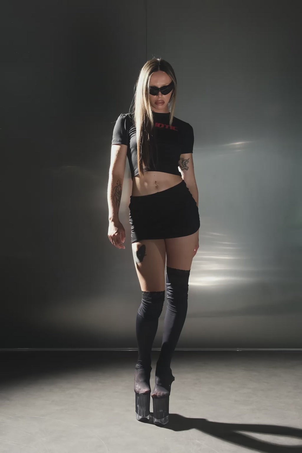 SEXOTIC crop-tee | black